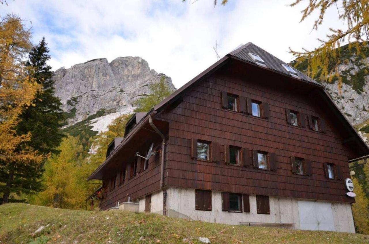 ホテル Erjavceva Mountain Hut At Vrsic Pass クランスカゴーラ エクステリア 写真