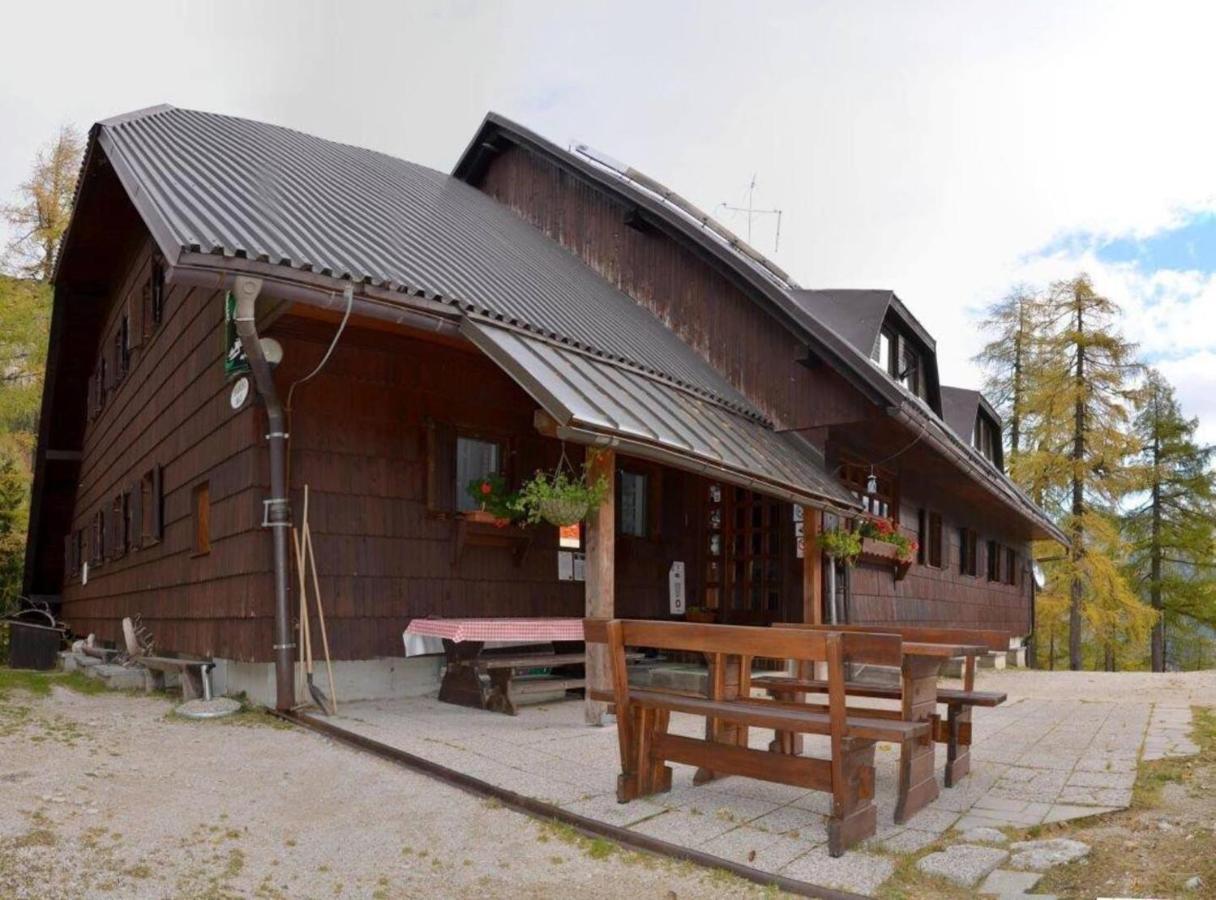 ホテル Erjavceva Mountain Hut At Vrsic Pass クランスカゴーラ エクステリア 写真