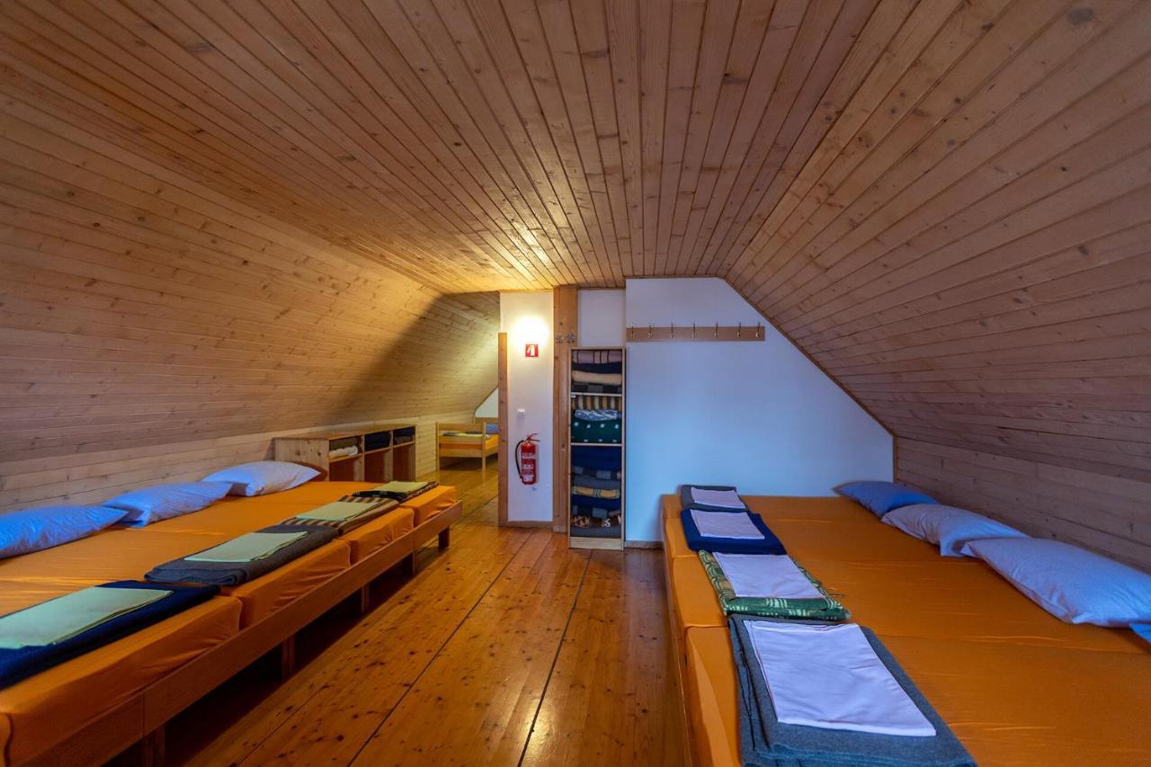 ホテル Erjavceva Mountain Hut At Vrsic Pass クランスカゴーラ エクステリア 写真