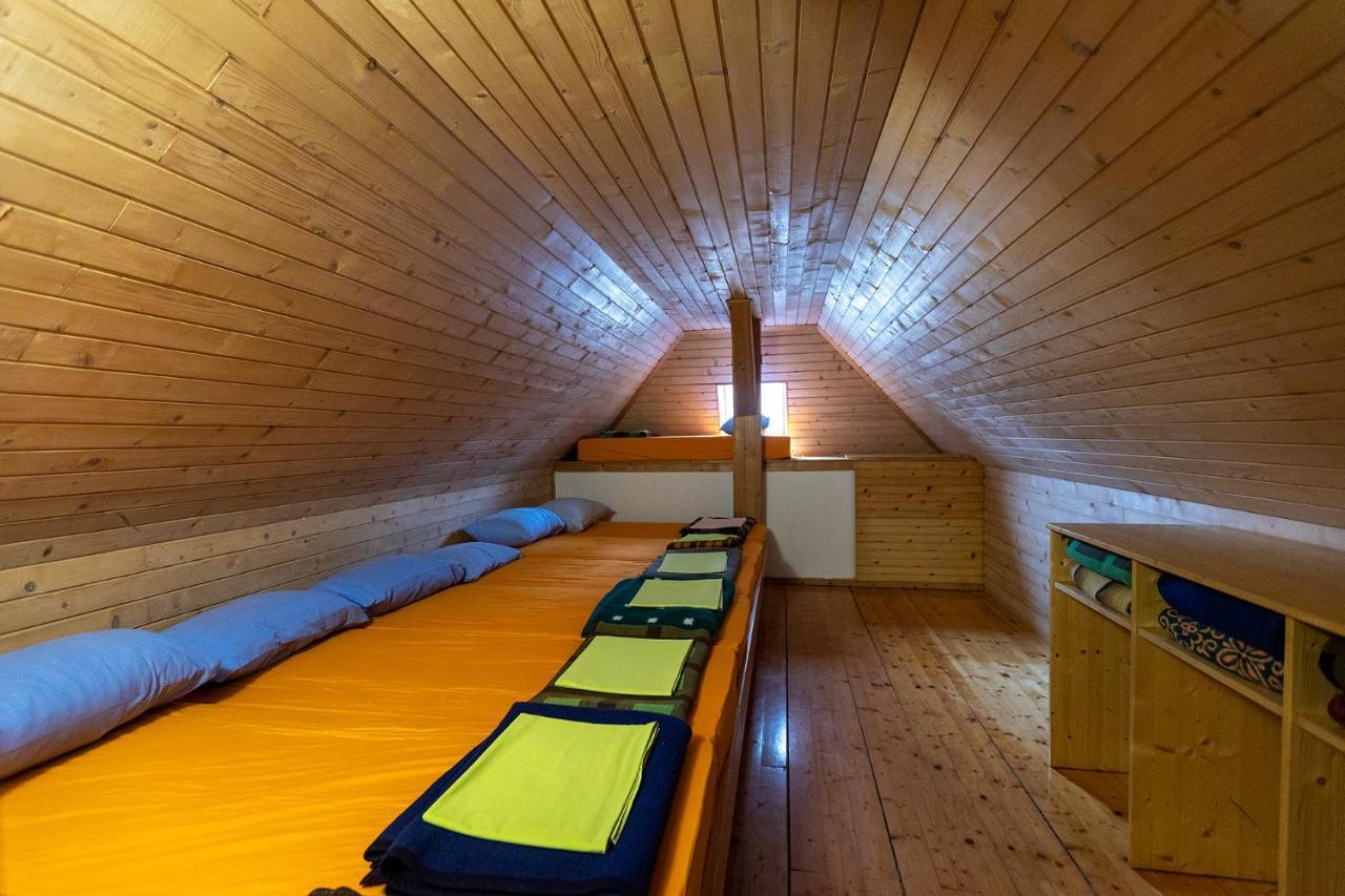 ホテル Erjavceva Mountain Hut At Vrsic Pass クランスカゴーラ エクステリア 写真